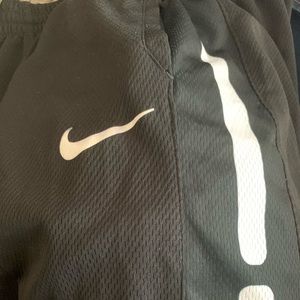 Boys XL Nike Shots